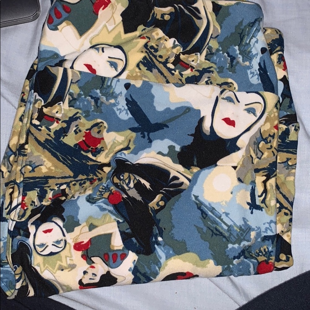 LULAROE leggings with cute Snow White pattern